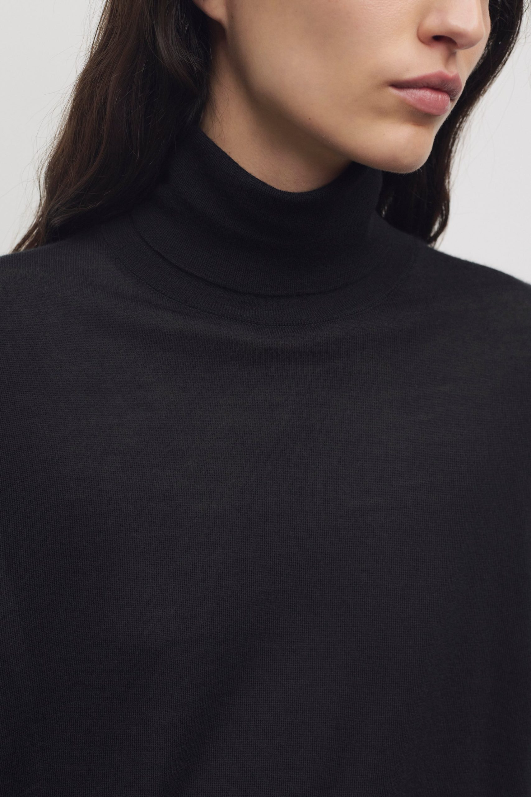 Nabari Turtleneck - Image 6