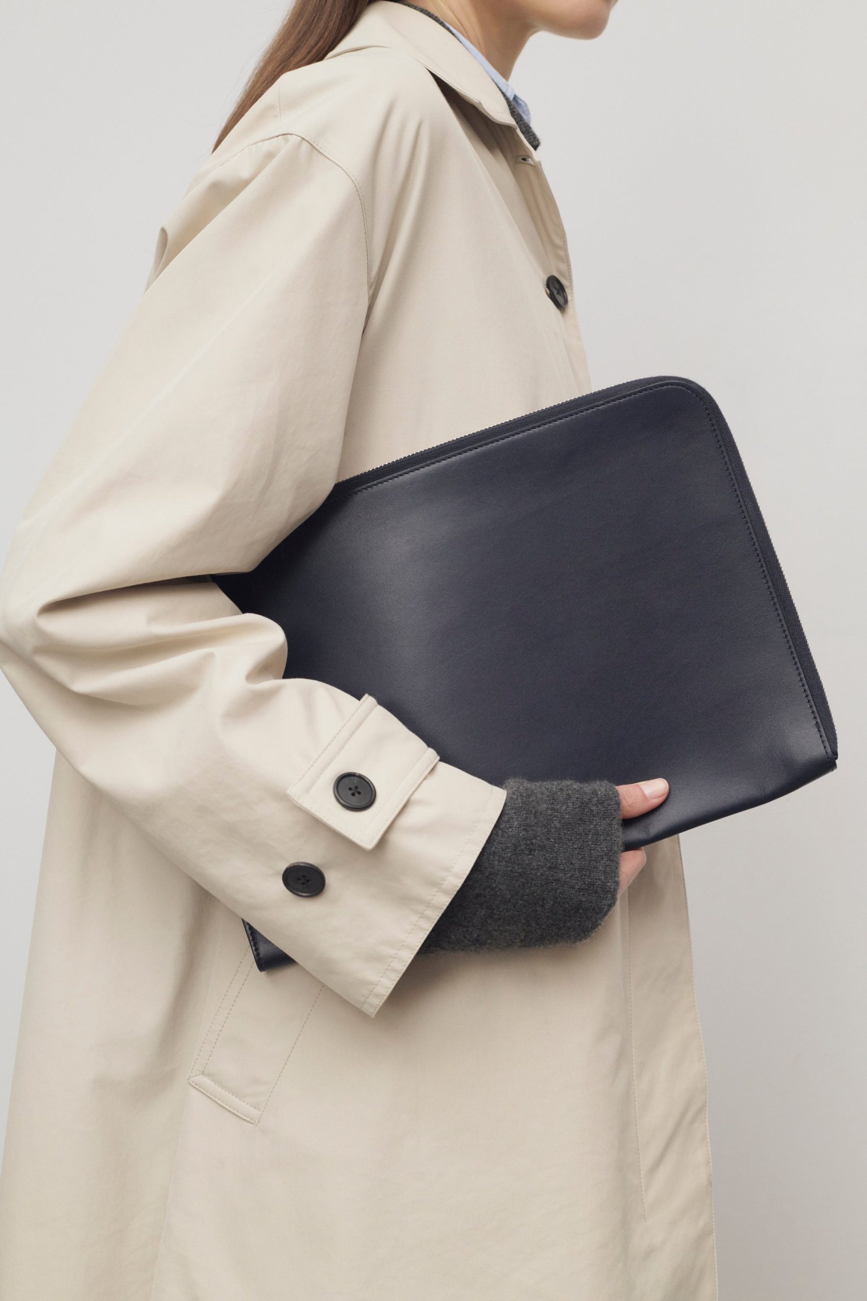 Large Portfolio Wristlet - Image 4